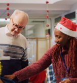 _0002_worker-wearing-santa-hat-assists-client-2026-01-08-02-15-08-utc